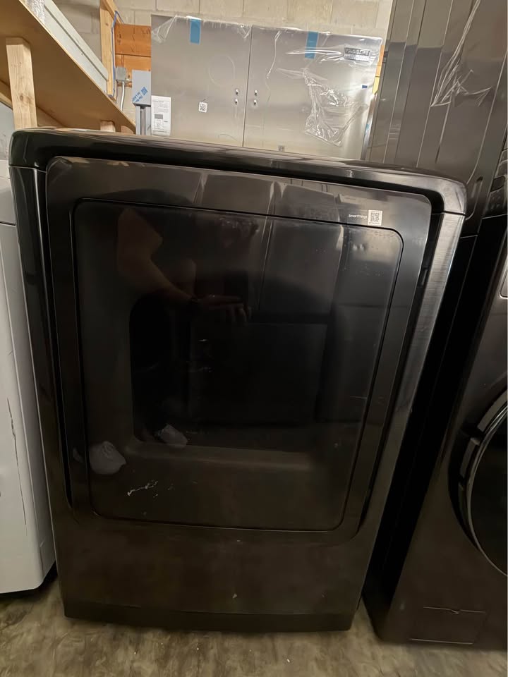 Samsung - 7.4 Cu. Ft. Smart Electric Dryer with Steam Sanitize+, Sensor Dry, SmartThings Wi-Fi & Reversible Door - Brushed Black - DVE55CG7100V