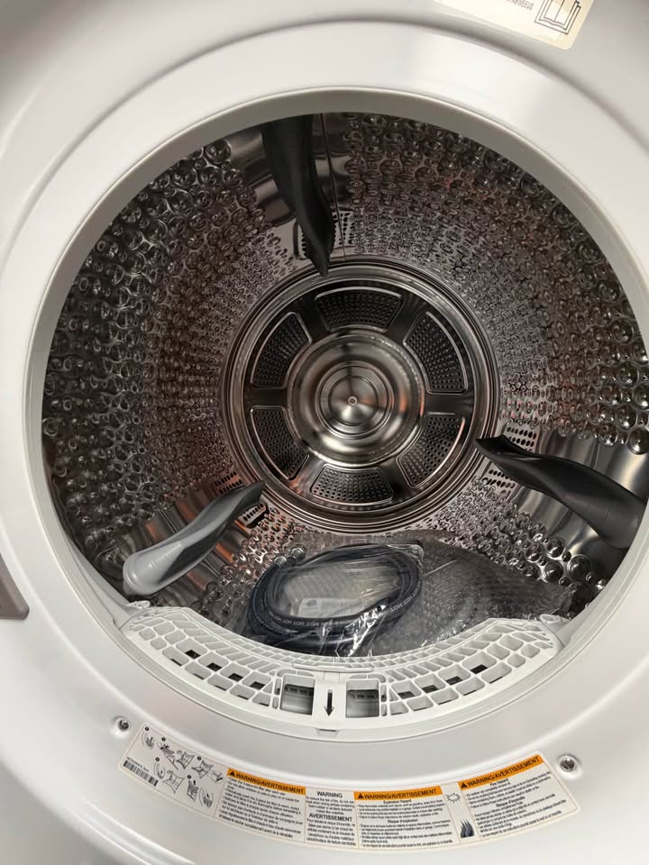 LG WashTower 5.0 Cu. Ft. Washer & 7.8 Cu. Ft. Ventless Heat Pump Dryer – White – WKHC252HWA