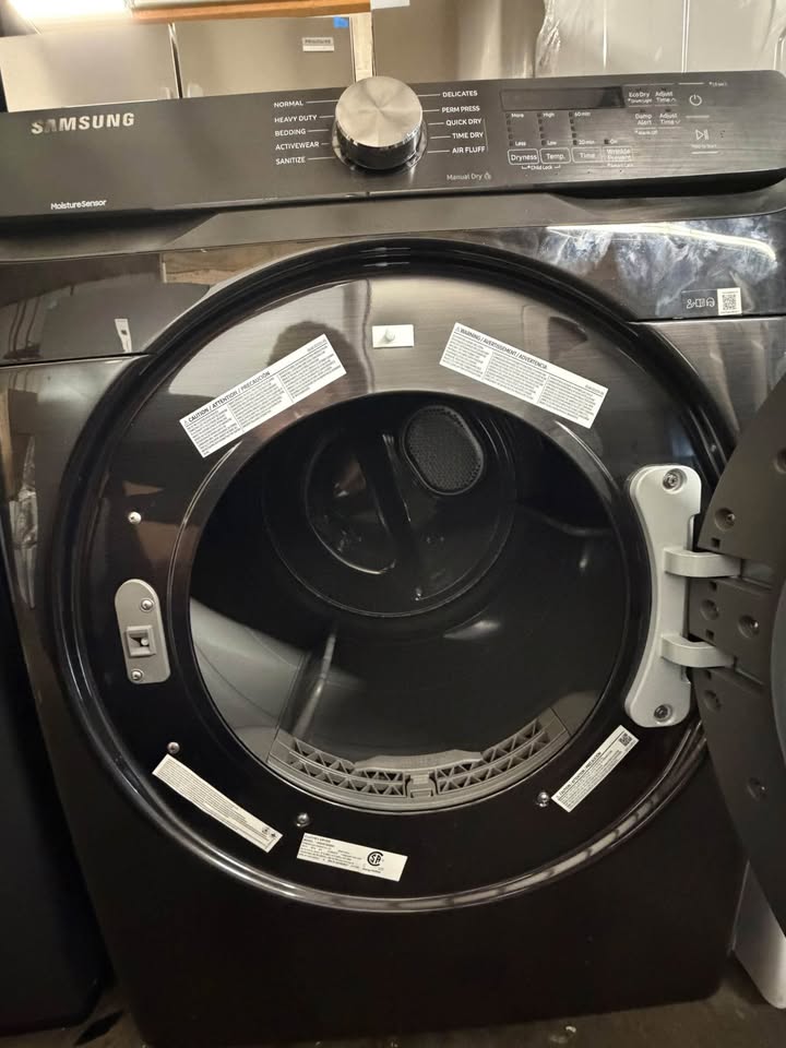 Samsung - 7.5 Cu. Ft. Front Load Gas Dryer with Sensor Dry, 10 Preset Cycles, 3-Way Venting & Smart Care - Brushed Black - DVG45T6000V