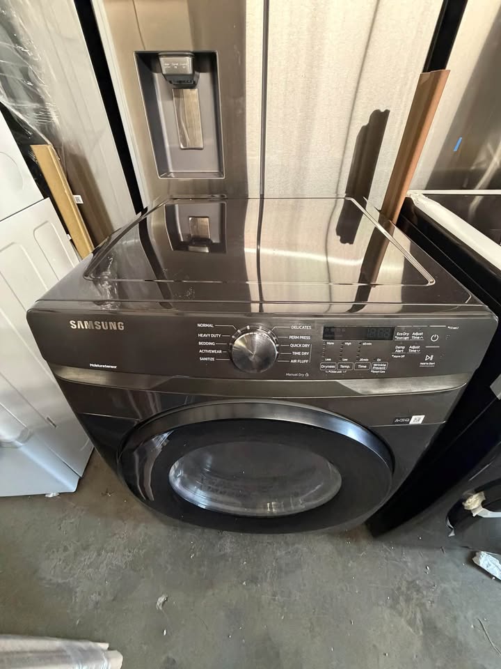 Samsung - 7.5 Cu. Ft. Stackable Electric Dryer with Sensor Dry, Smart Care & Reversible Door - Fingerprint-Resistant Black Stainless Steel - DVE45T6000V