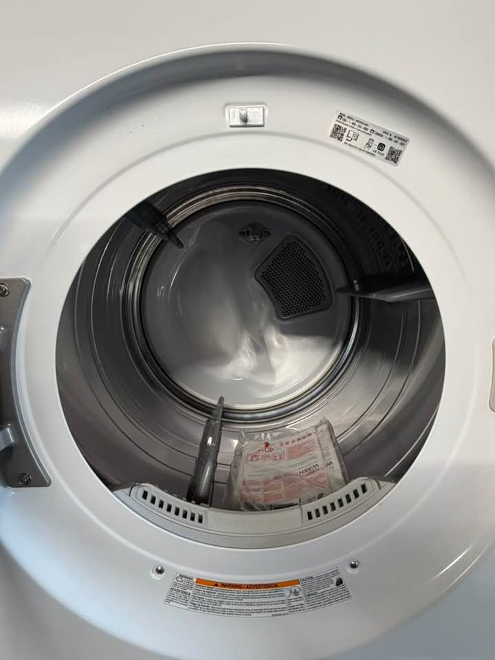 LG - WashTower™ 4.5 Cu. Ft. Front Load Washer & 7.4 Cu. Ft. Gas Dryer with Center Control™, TurboWash™ 360, TurboSteam™ & ThinQ® Smart Technology - White - WKGX201HWA
