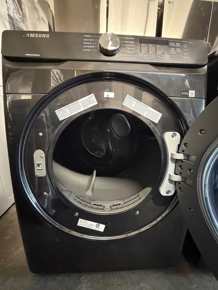 Samsung - 7.5 Cu. Ft. Stackable Electric Dryer with Sensor Dry, Smart Care & Reversible Door - Fingerprint-Resistant Black Stainless Steel - DVE45T6000V