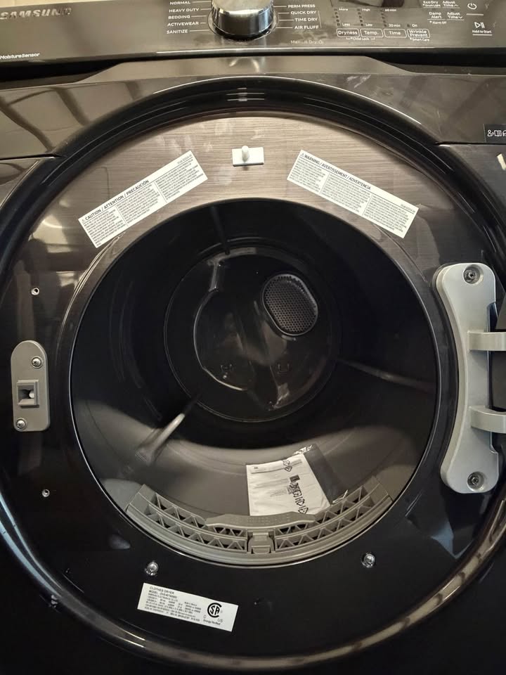 Samsung - 7.5 Cu. Ft. Stackable Electric Dryer with Sensor Dry, Smart Care & Reversible Door - Fingerprint-Resistant Black Stainless Steel - DVE45T6000V