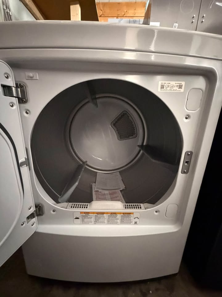 LG - 7.3 Cu. Ft. Ultra Large Capacity Electric Dryer with Sensor Dry, FlowSense® & Lint Filter Indicators - White - DLE7000W