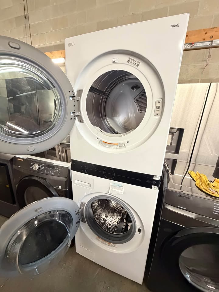 LG - WashTower™ 4.5 Cu. Ft. Front Load Washer & 7.4 Cu. Ft. Electric Dryer with Center Control™, TurboWash™ 360°, TurboSteam™ & ThinQ® Smart Technology - White - WKEX200HWA