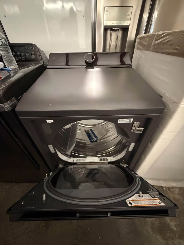 LG - 7.3 Cu. Ft. Ultra Large Capacity Rear-Control Electric Dryer with EasyLoad™, AI Sensing, TurboSteam™ & ThinQ® Smart Technology - Matte Black - DLEX8600BE