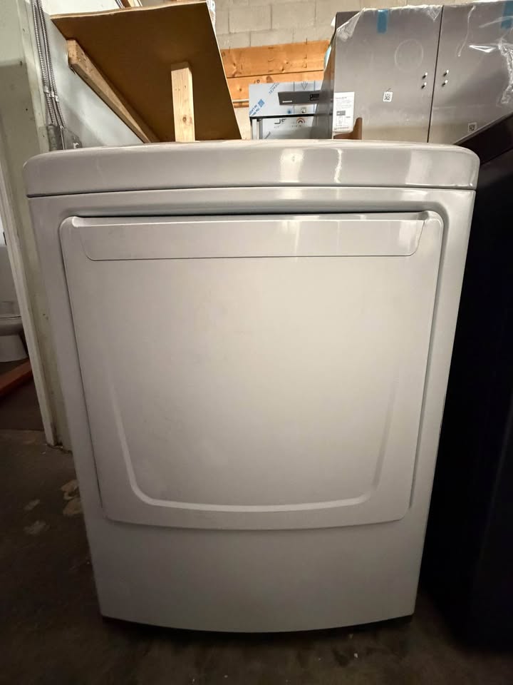 LG - 7.3 Cu. Ft. Ultra Large Capacity Electric Dryer with Sensor Dry, FlowSense® & Lint Filter Indicators - White - DLE7000W