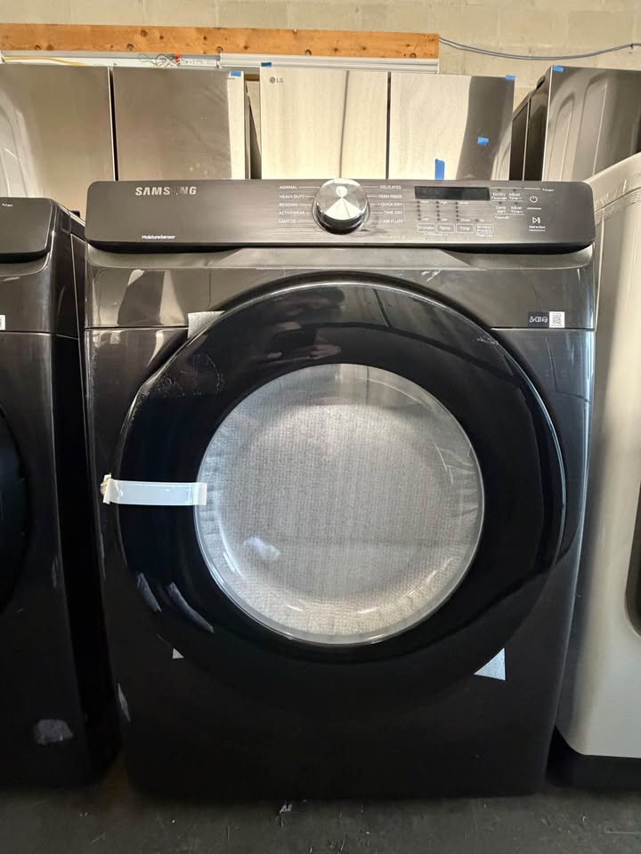 Samsung - 7.5 Cu. Ft. Stackable Electric Dryer with Sensor Dry, Smart Care & Reversible Door - Fingerprint-Resistant Black Stainless Steel - DVE45T6000V