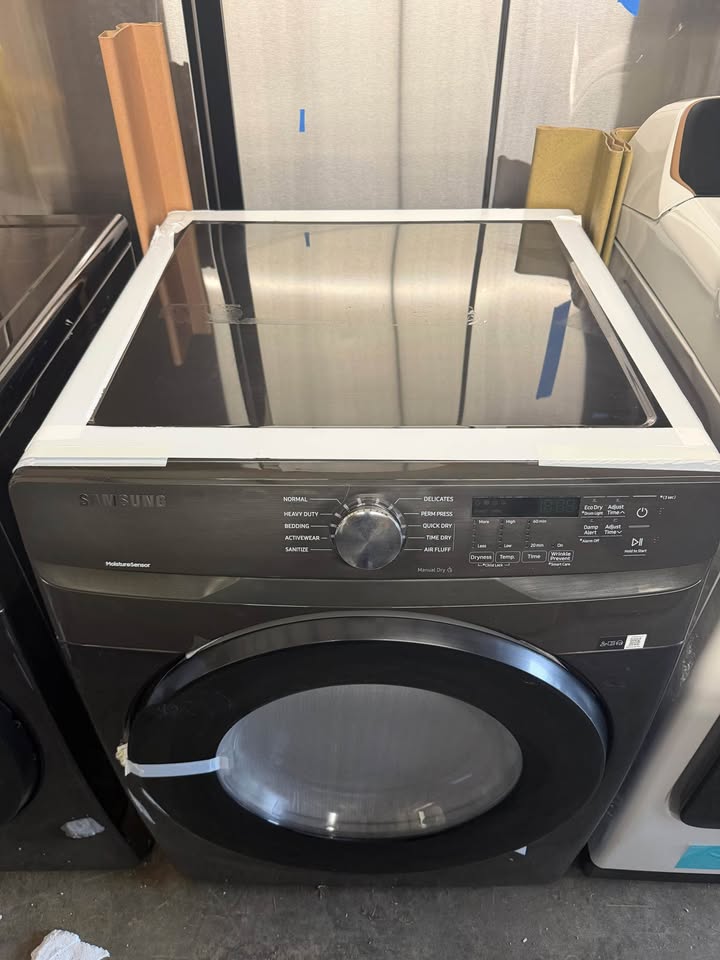 Samsung - 7.5 Cu. Ft. Stackable Electric Dryer with Sensor Dry, Smart Care & Reversible Door - Fingerprint-Resistant Black Stainless Steel - DVE45T6000V