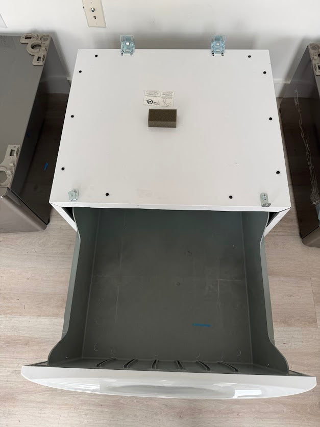 Electrolux Universal  Pedestal EPWD257UIW - Grade A/WH