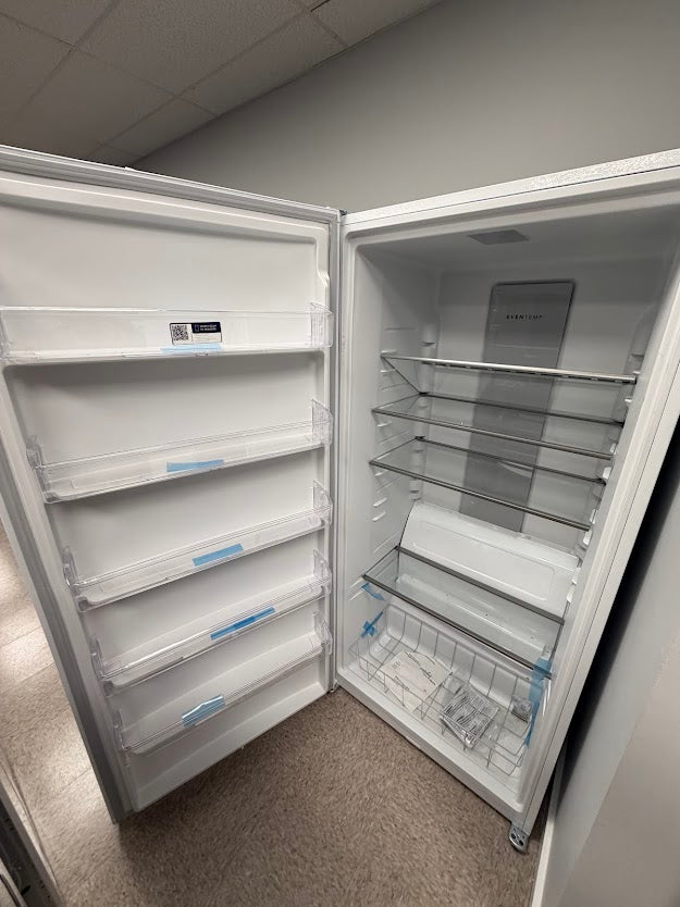Frigidaire 20-cu ft Garage Ready Frost-free Upright Freezer FFUE2024AW - Grade C/S